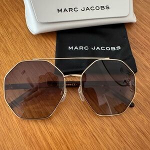 ** NEW WITH CASE ** Marc Jacobs Hexagon Gold Sunglasses MARC524/S